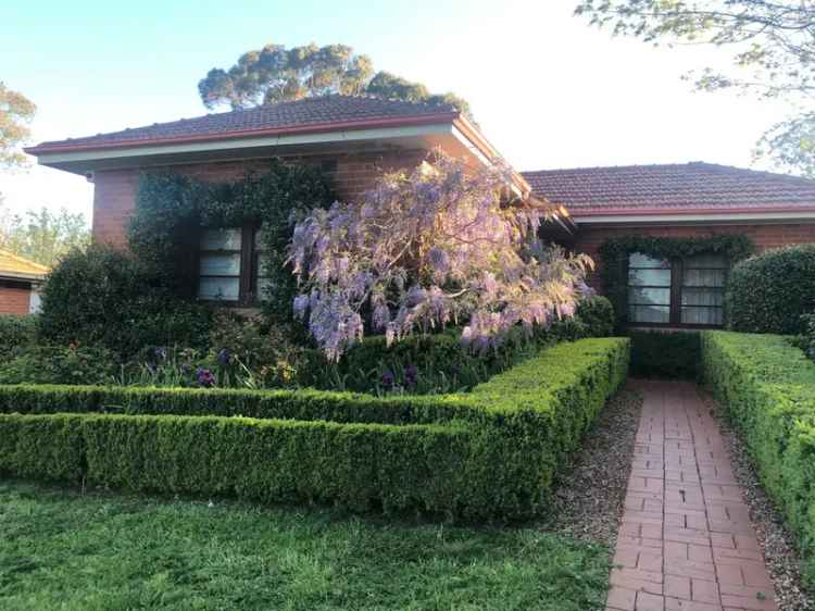 House For Rent in South Canberra, Australian Capital Territory