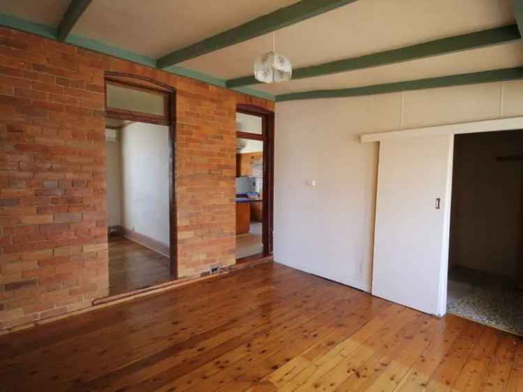 2 Bedroom Brick Home Inverell with Sleepout and Modern Amenities