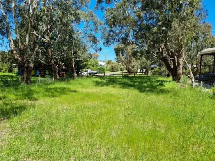 VACANT LAND IN QUIET LOCATION