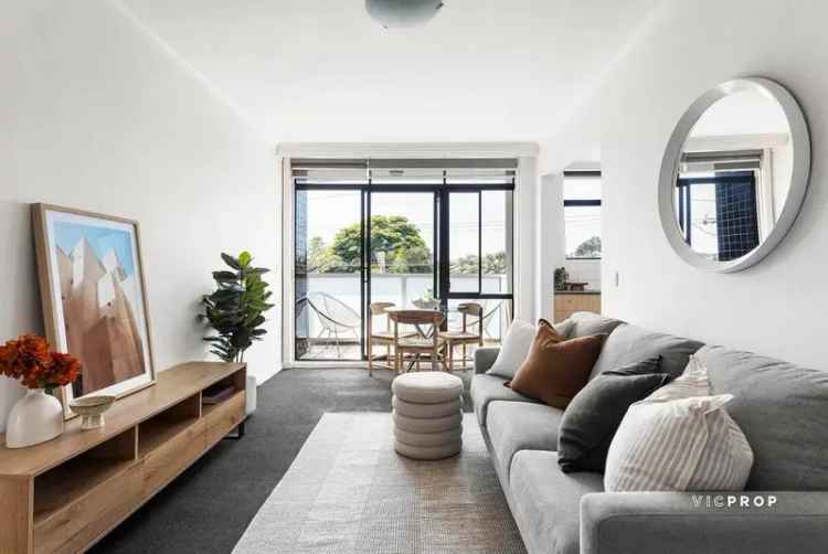 3 rooms apartment of 203 m² in Melbourne