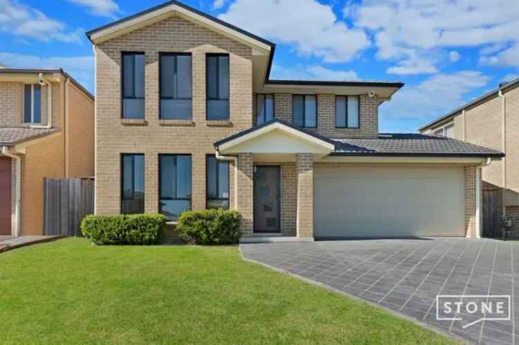 Lease two storey house in Kellyville Ridge with modern features