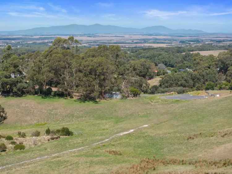 Buy Rural Property in Quiet Court with Stunning Outlook