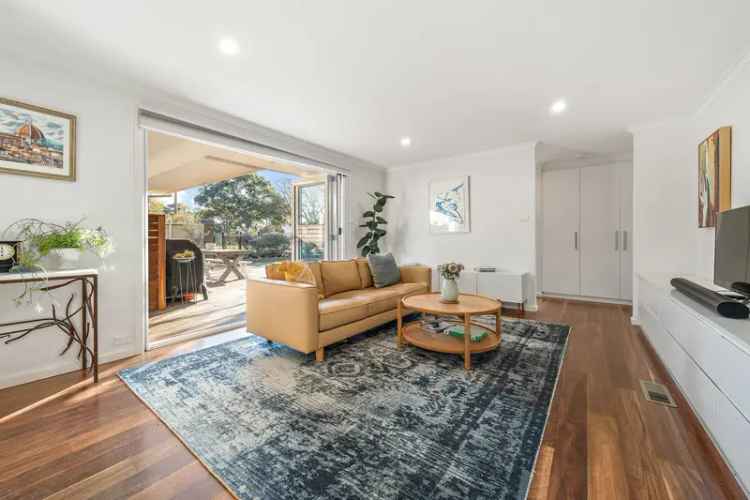 Curtin Residence - 3 Bed, 2 Bath, Flawlessly Renovated