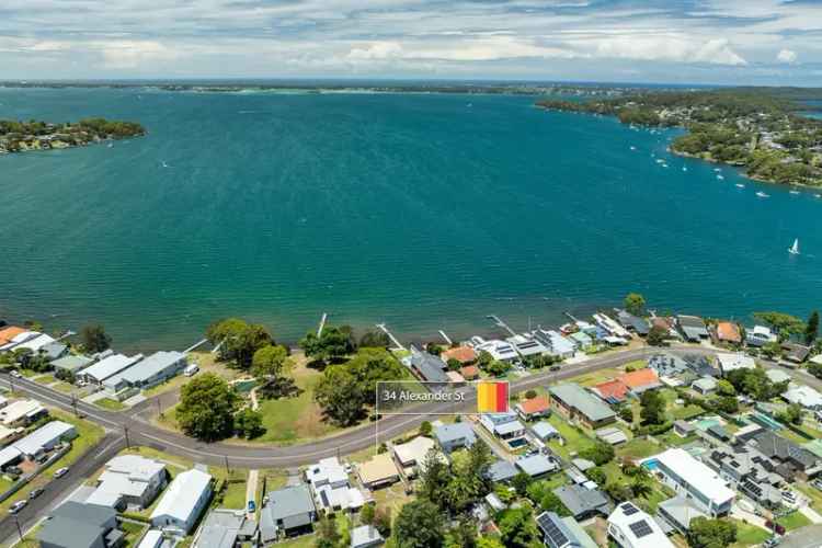 Waterfront Cottage with Jetty Lake Macquarie Stunning Sunrises