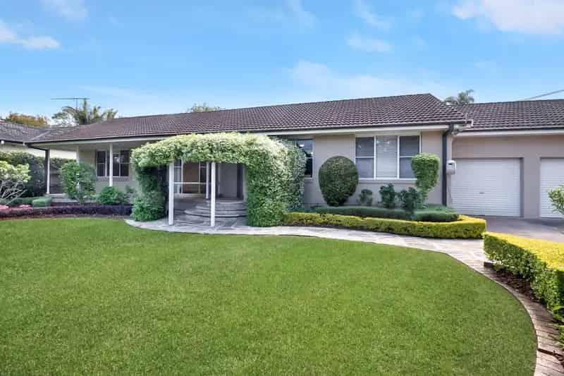 Lease Spacious Family Residence with Pool and Gardens in St Ives