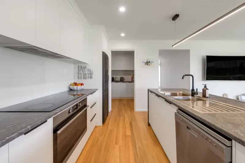 Near New Family Home in Springview Estate