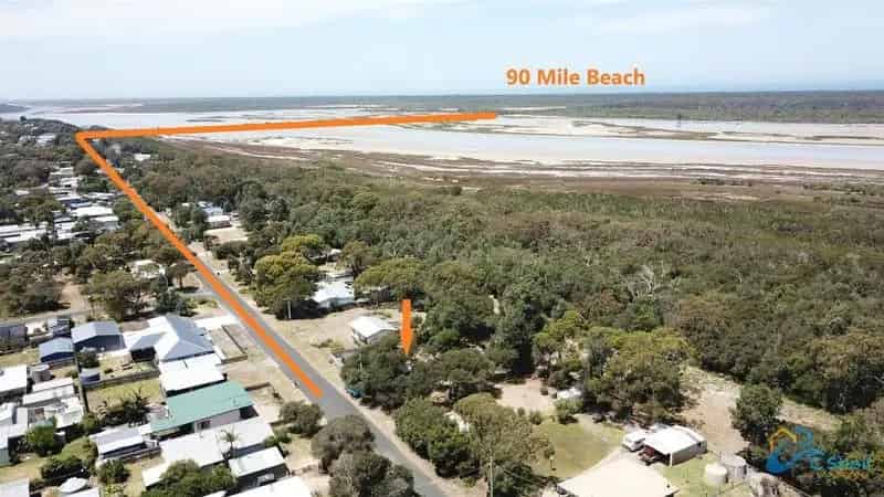 Buy block land in Wallaby Street with power and fencing features