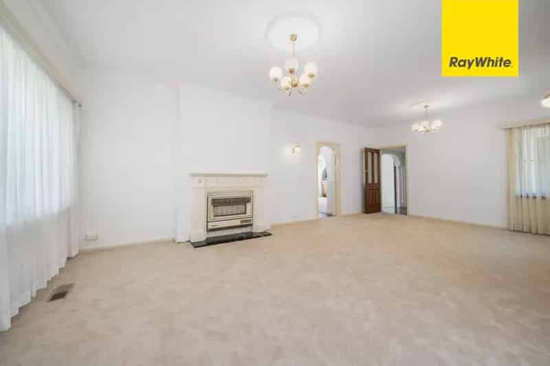 Griffith Charm -  Blue Ribbon Location