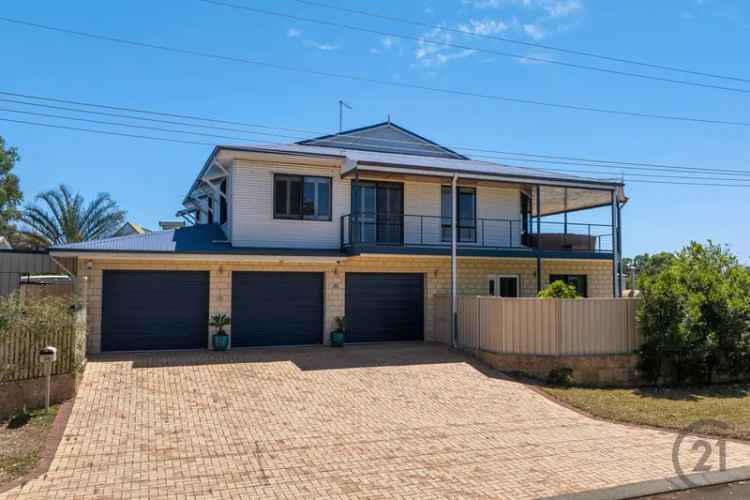 Luxury 6-Bed 3-Bath Home with Pool and Workshop - Bouvard WA