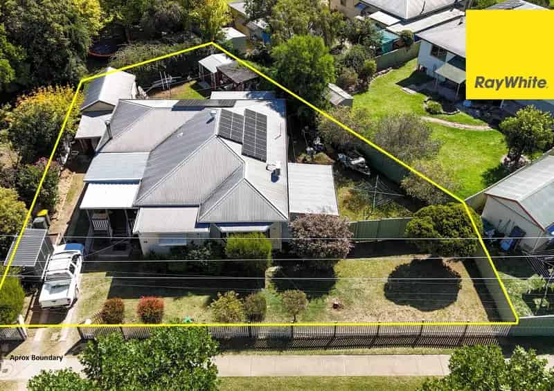 'Comfortable Weatherboard Home'