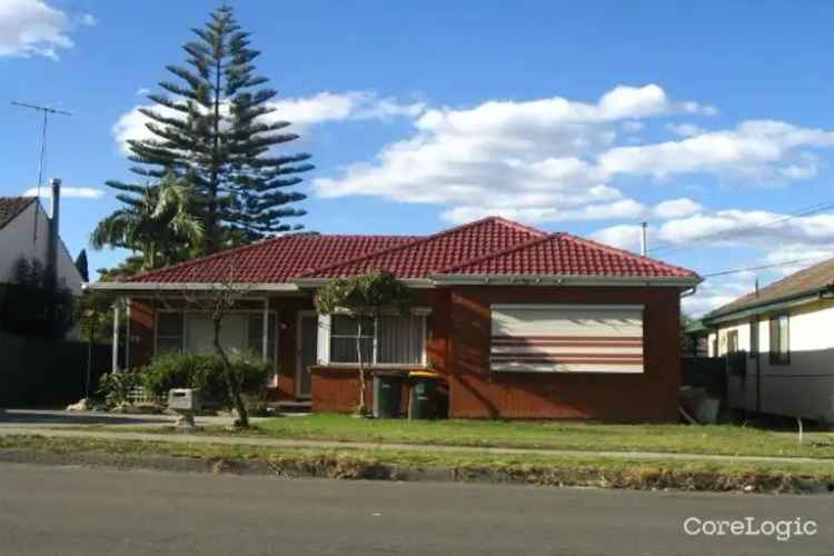 Seven Hills 5 Bed 2 Bath House Granny Flat Family Home Near Shops Schools