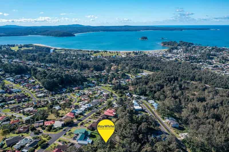 Price Reduced to Sell! Welcome to the Beautiful Ocean View Estate Catalina, Batemans Bay.