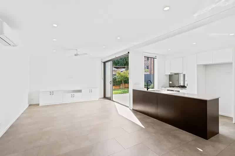 Real Estate For Lease - 8 Ocean Beach Drive - Shellharbour , NSW