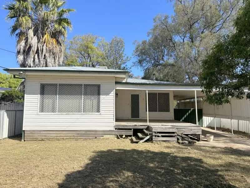 RENOVATORS DELIGHT - GREAT LOCATION