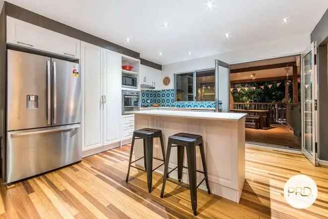 3-Bedroom Home Near Cannonvale Beach