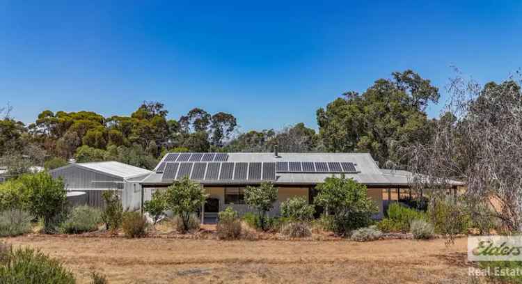 4.99-Acre Bushland Home Off-Grid Solar 3 Bed 1 Bath