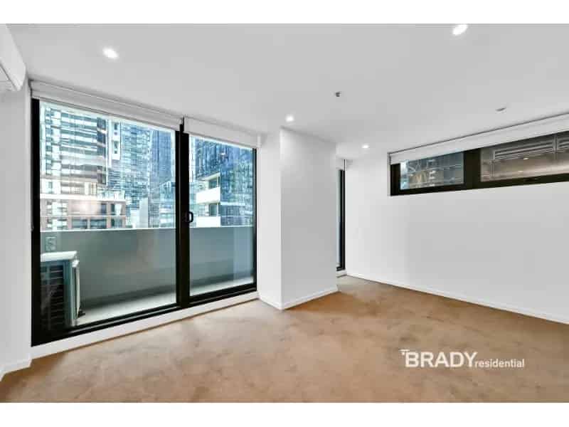 Highly Desirable Two Bedroom Apartment At Melbourne Sky