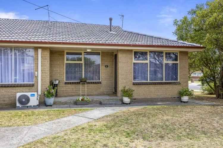 Stylish, Updated Corner Unit in Prime Wendouree Location