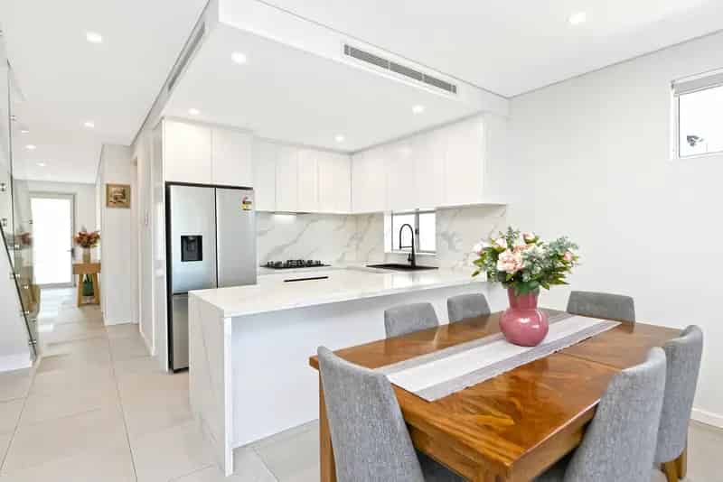 A Luxurious Coastal Duplex Designed With Architectural Excellence