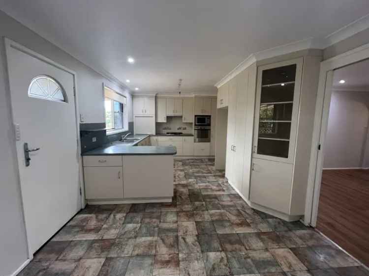 Family Home For Lease Figtree NSW 3 Beds 2 Baths