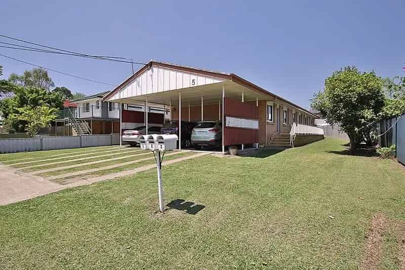 Buy Block of Units in Quiet Cul-De-Sac with Long Term Tenants