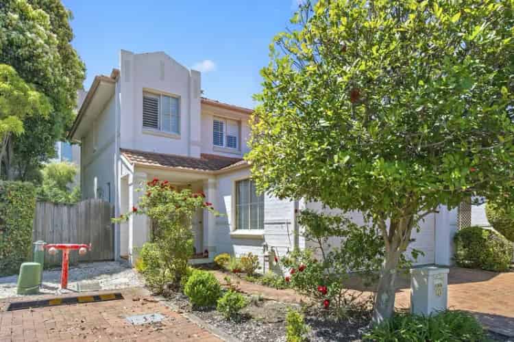 NEAT AND TIDY TOWNHOUSE IN A SPECTACULAR LOCATION