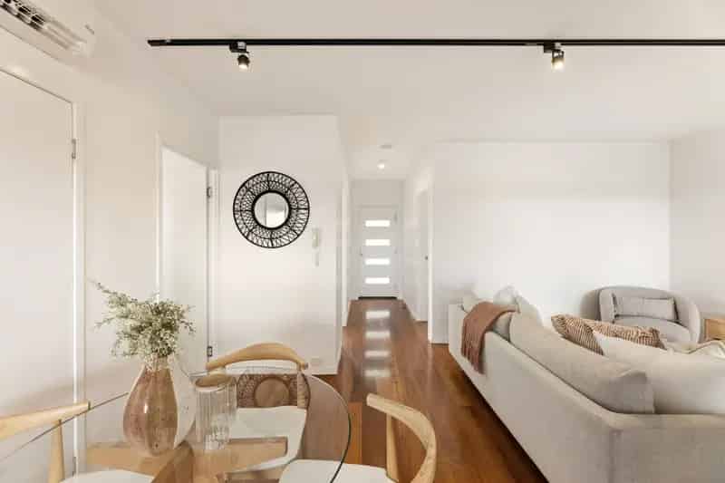 Stylish Boutique Apartment With Panoramic River Views