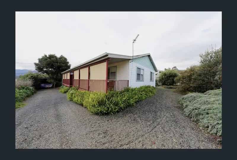 Rent Cozy Unit with Shared Backyard in Australia