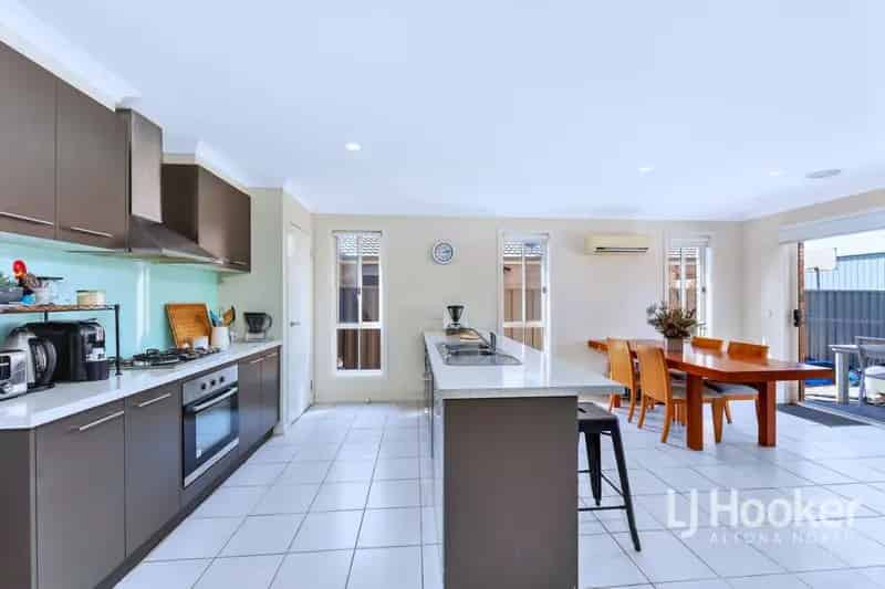 House For Rent , 65, Kinglake Drive, Melbourne, Victoria