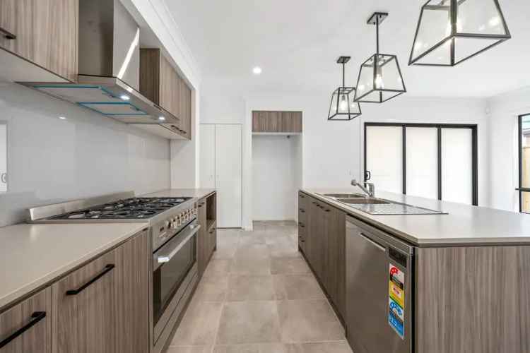 Brand-New Home in Meridian Green Estate, Clyde North - Modern, Stylish, and Convenient