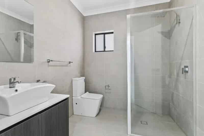 Lease Granny Flat in Sans Souci with Modern Features and Backyard