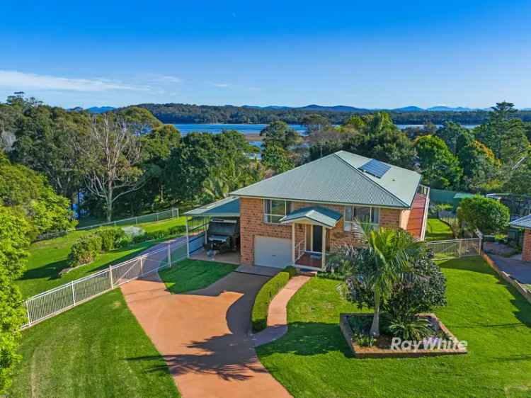 Breathtaking Views...Only 1km to beaches and the Preddy's Wharf boat ramp.