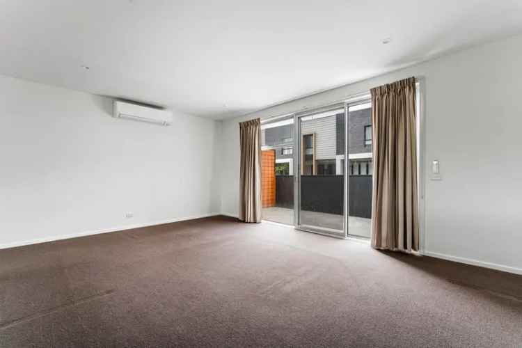 Modern Townhouse near Queens Parade Clifton Hill