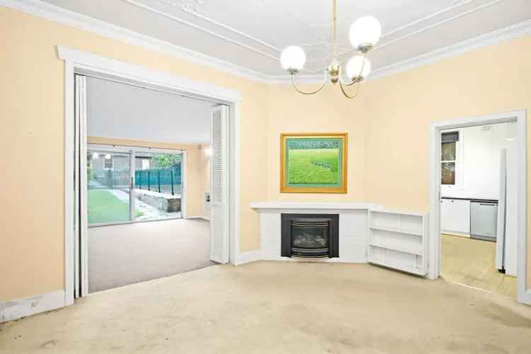 4 rooms house of 335 m² in Sydney