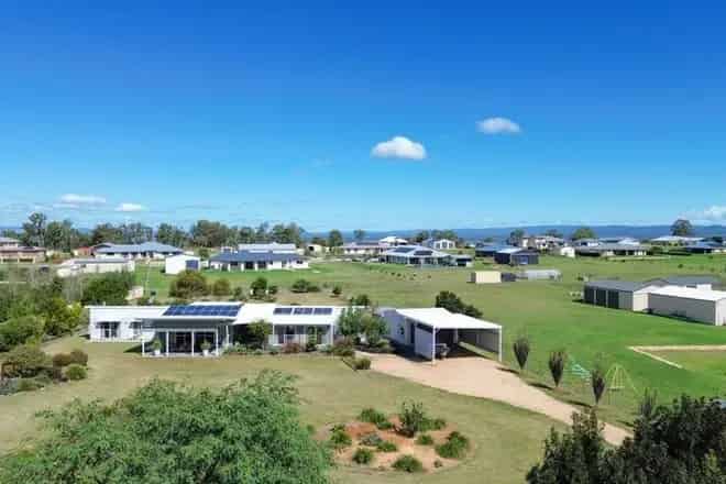 House For Sale , 23, Derain Drive, Southern Downs Regional, Queensland