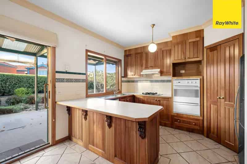 Spacious Family Home in Quiet Bacchus Marsh Court with Prime Location!