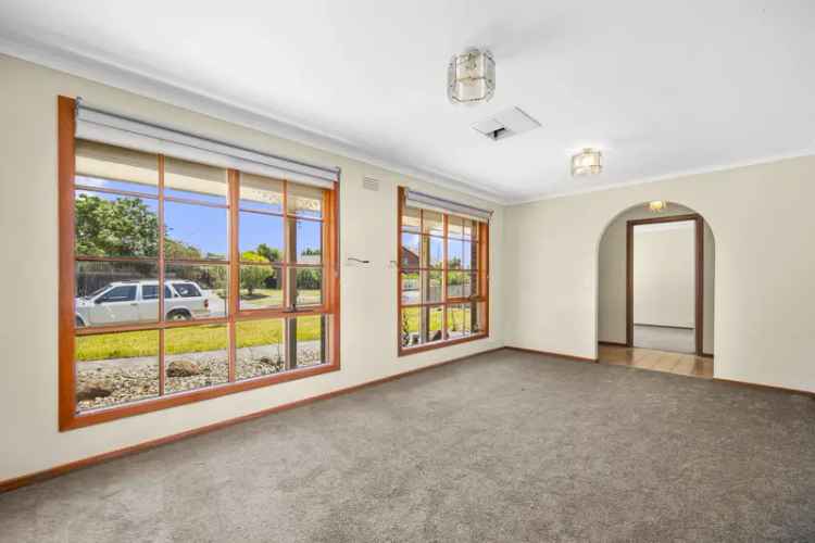 3 Bedroom House Melbourne 211m² Near Burwood One