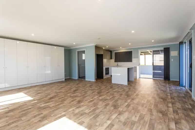 Dual Occupancy - 4 Bedroom Home Plus Granny Flat / Garage
