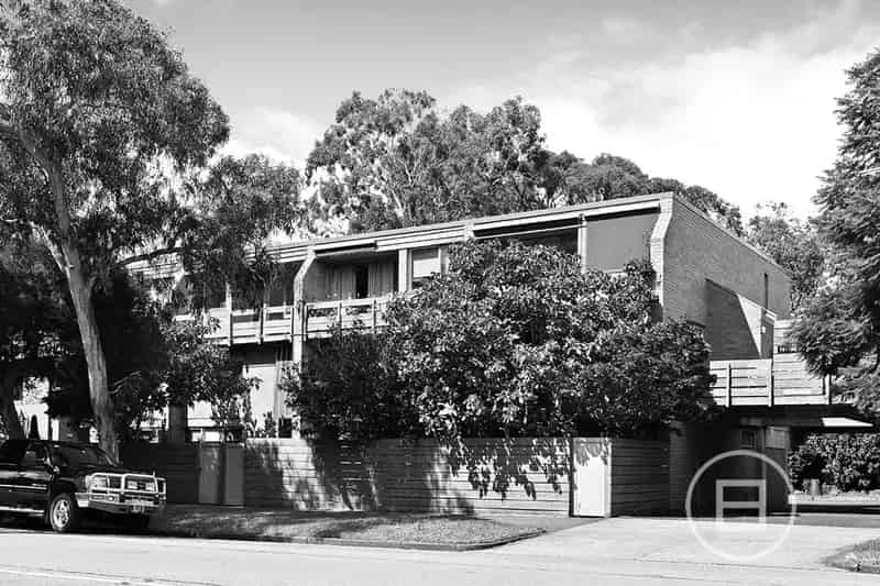 Rent Outstanding Apartment with Northern Light in Melbourne