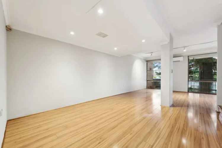 Spacious Townhouse Footsteps to Sandy Beach