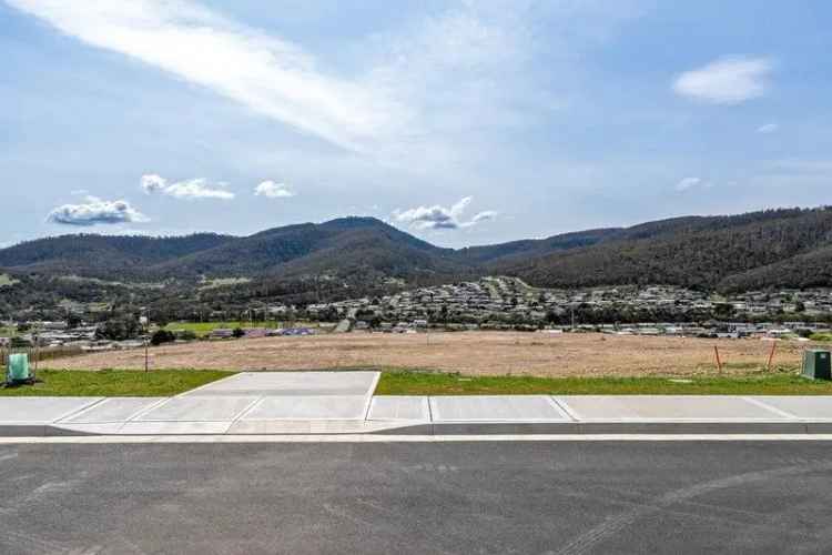 581 sqm level allotment in Sugarloaf View Estate