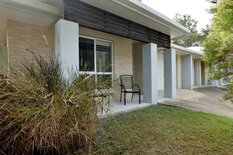 :: Modern Semi-Furnished Duplex