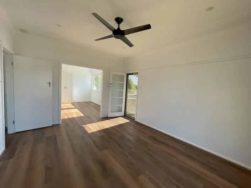 Lease Family Home 3 Bedrooms in East Kempsey with Yard and Garage