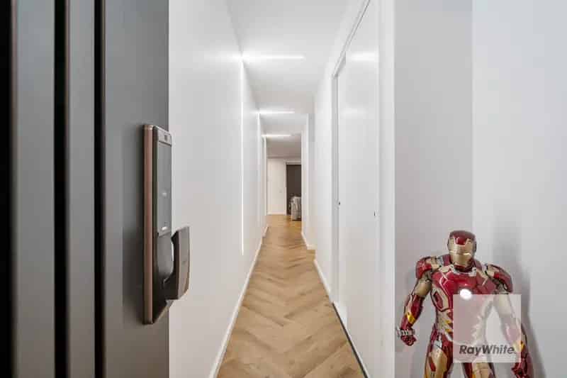 Buy Luxury House in Sunbury with 4 Bedrooms and Modern Features