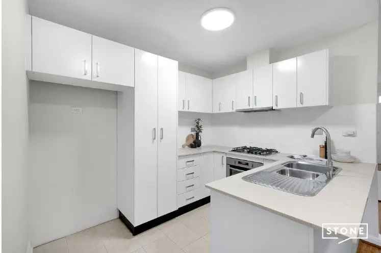 Lease 3 Bedroom Townhouse in North Parramatta with Modern Features