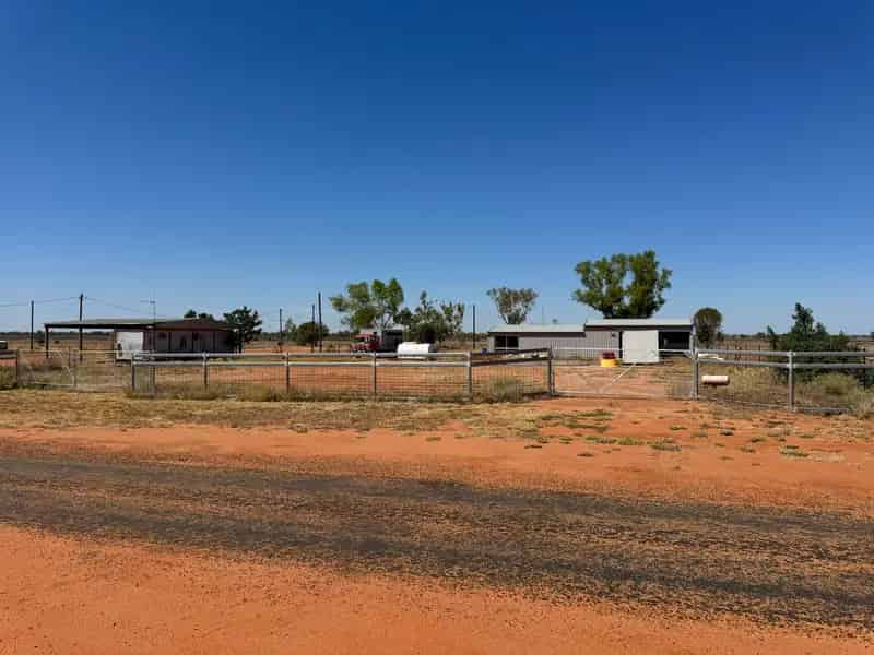 Large shed for sale on 2023m2 block near Western Star Hotel