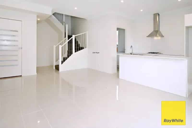PRIME POSITION & CONVINENT ACCESSIBILITY !!