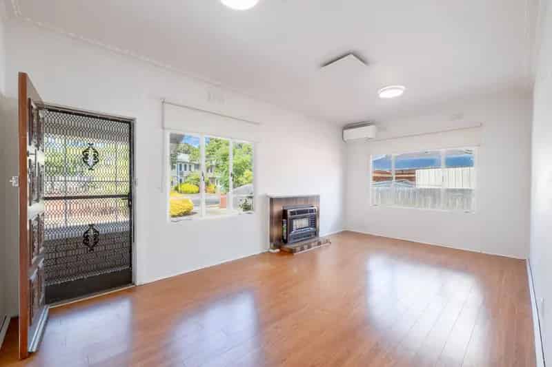 EXTRA LARGE AND NEAT 2 BEDROOM HOME PLUS STUDY