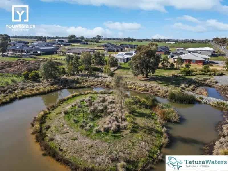 Buy Lifestyle Block Tatura Waters Large 2000m2 Regular Shape