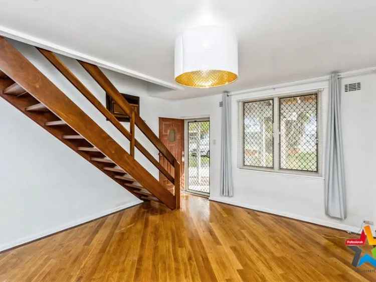 Cosy 3x1 Pet-Friendly Townhouse Near Schools and Bus Routes